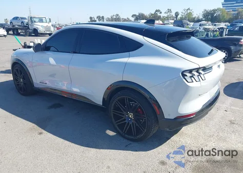 2023 Ford Mustang Mach-E California Route 1 z USA, uszkodzony, nr VIN 3FMTK2SU2PMB00414